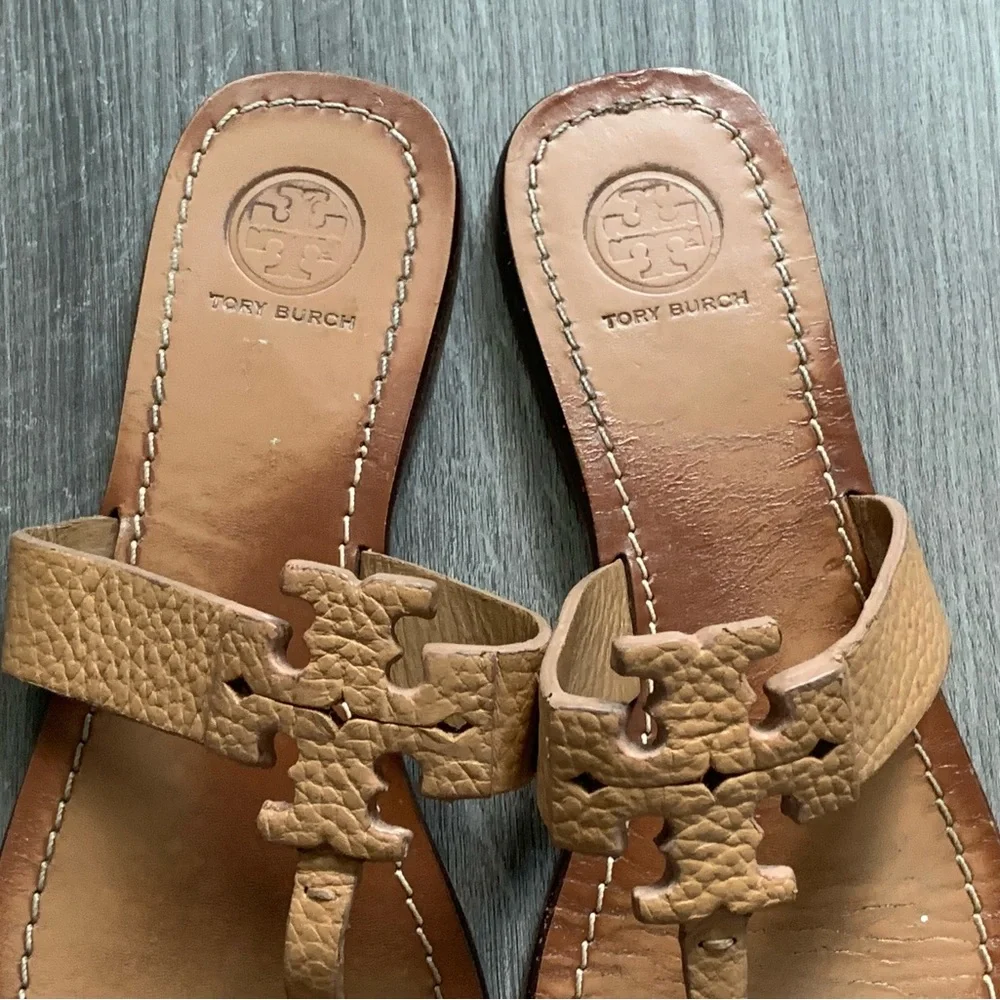 Tory Burch Pebble Leather Laser Cut Logo Slides Flat Thong Neutrals Size 7,5